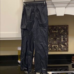 Youth all black water proof ski pants.